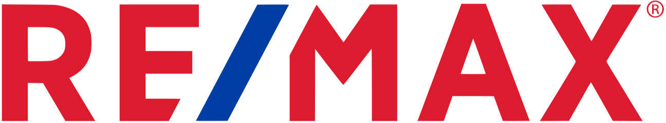 Creative professional portrait of Daria Gatska, digital marketing expert and branding specialist.